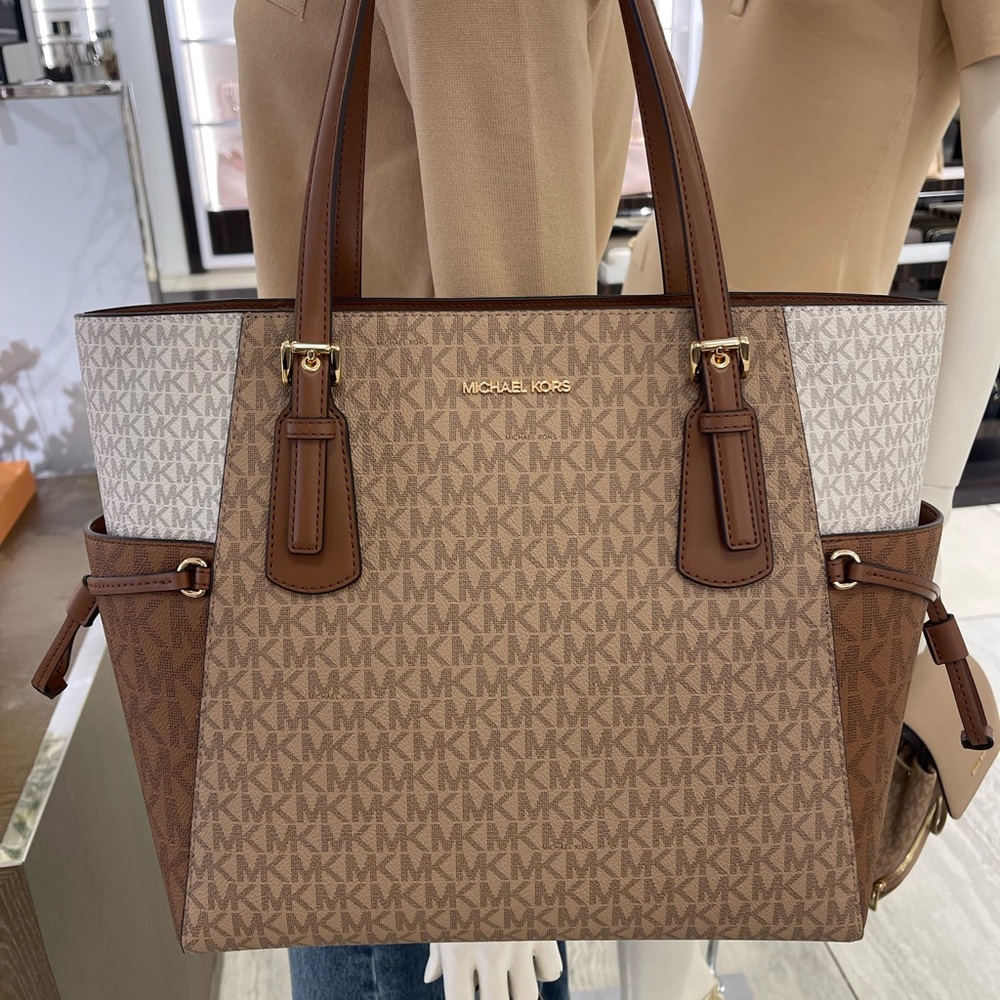 Michael Kors Voyager Lg EW Top Zip Color-Block Logo Shoulder Tote
Camel Mult
NWT - Picture 5 of 16